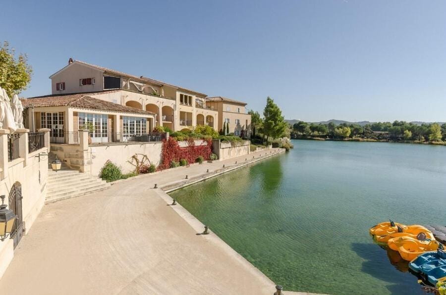 Lake view, Swimming pool