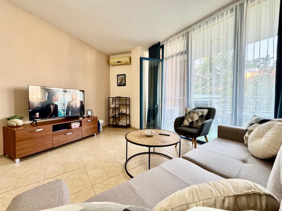 Communal lounge/ TV room, TV and multimedia, Living room