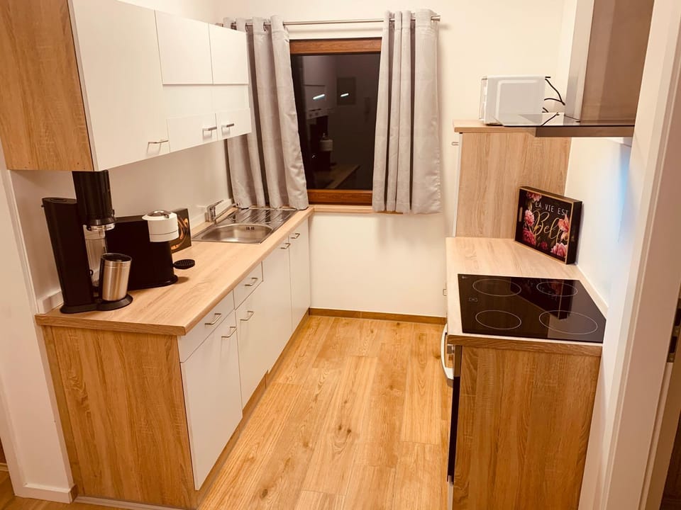 Coffee/tea facilities, Kitchen or kitchenette