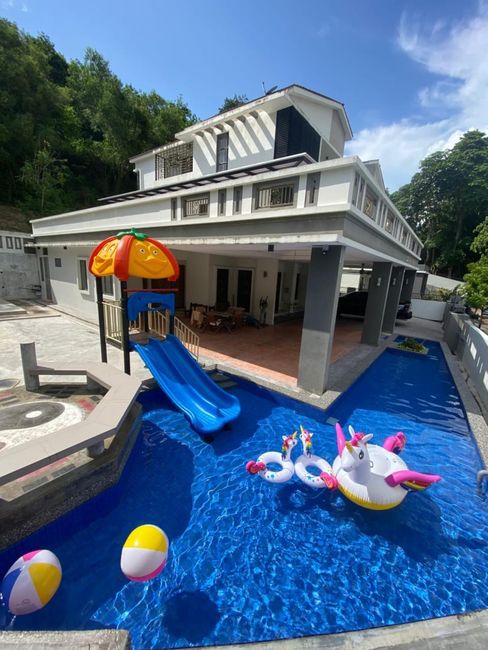 Swimming pool