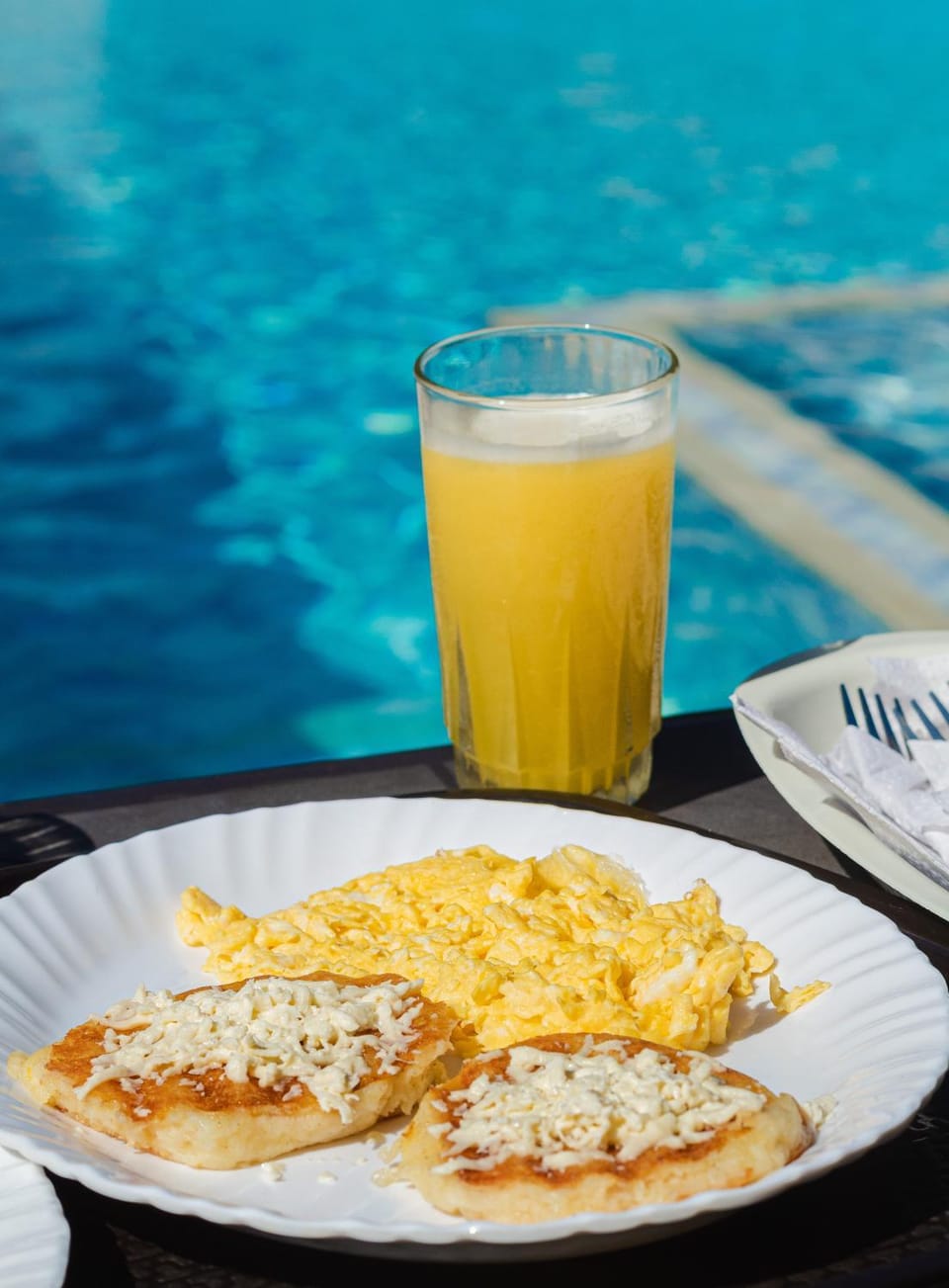 Swimming pool, Breakfast