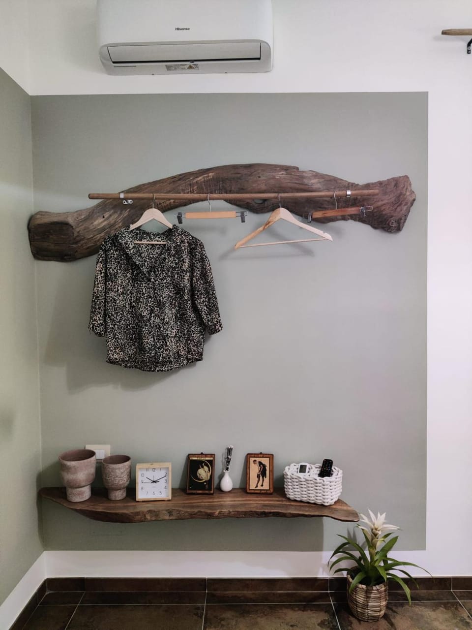 wardrobe, air conditioner