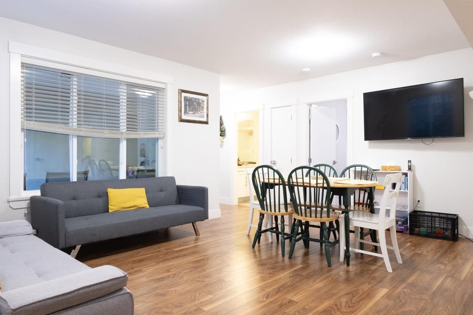 Modern yet comfy 3 bed suite in Surrey House in Surrey