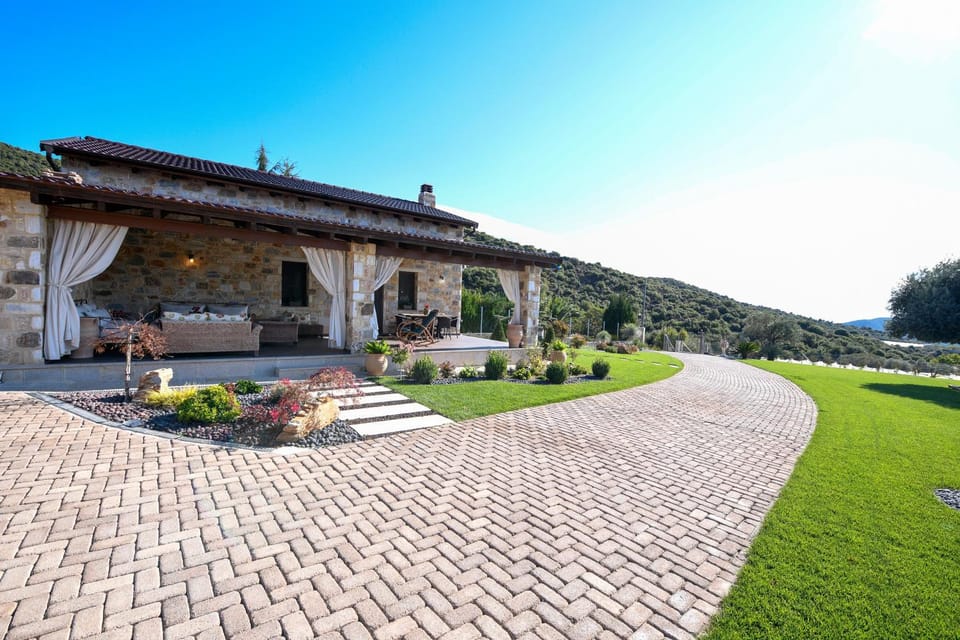 Property building, Patio, Garden