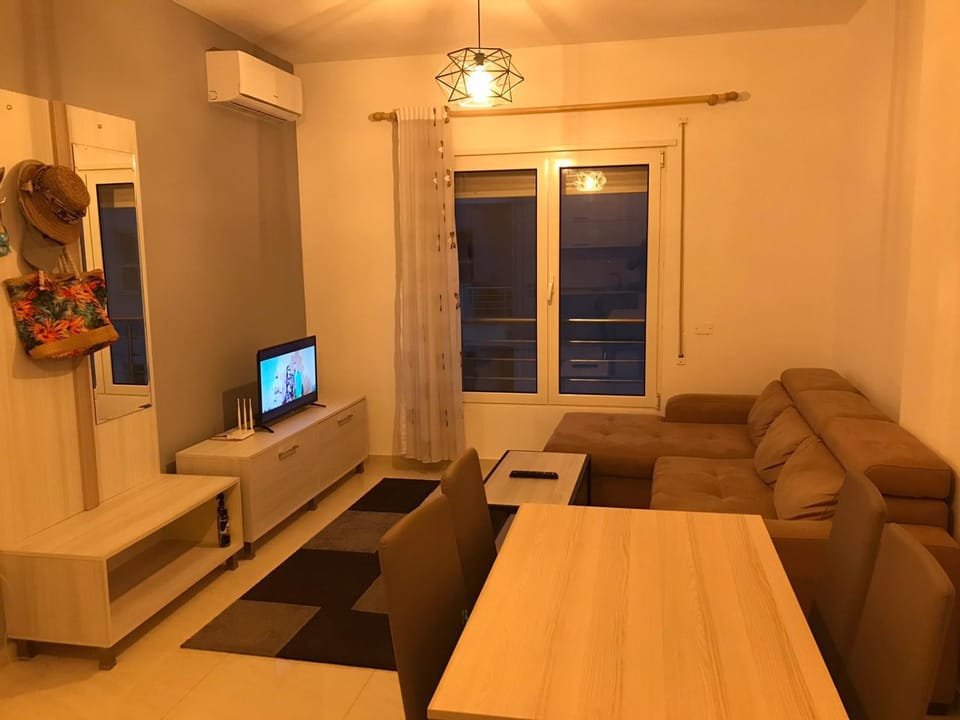TV and multimedia, Living room, Seating area, air conditioner
