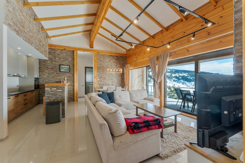 Natural landscape, Kitchen or kitchenette, Living room, Dining area, Mountain view