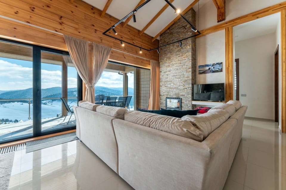 Natural landscape, TV and multimedia, Living room, Seating area, Mountain view