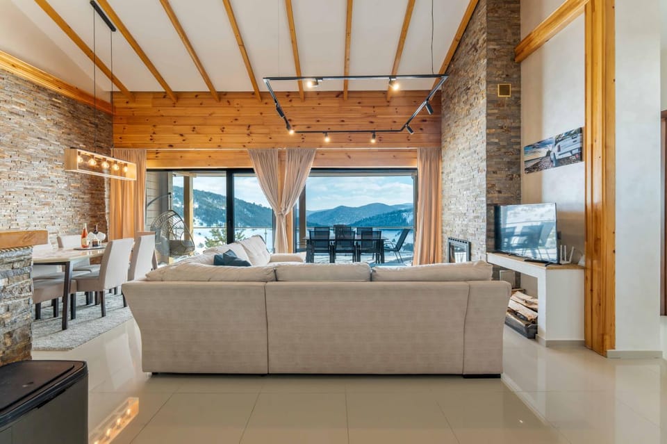 Patio, Natural landscape, View (from property/room), Balcony/Terrace, Seating area, Dining area, Mountain view