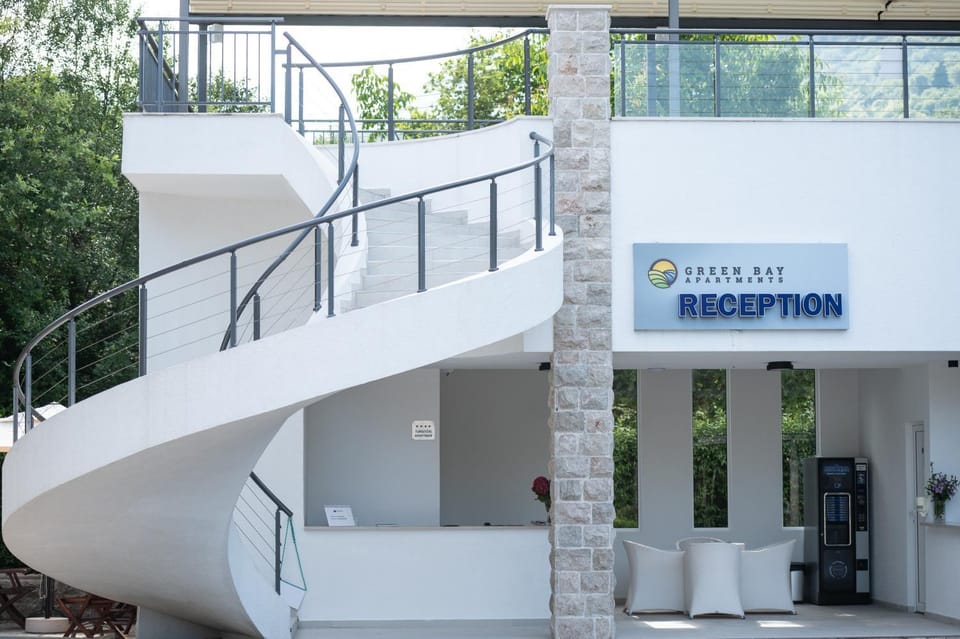 Lobby or reception, Pool view
