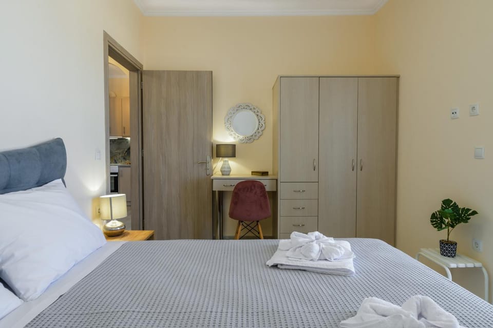 Bed, Photo of the whole room, Bedroom, Sea view, safe, towels, wardrobe