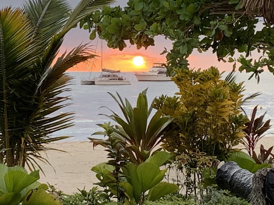 Family Comfort in Jamaica - Enjoy 7 miles of White Sand Beach! villa Villa in Negril