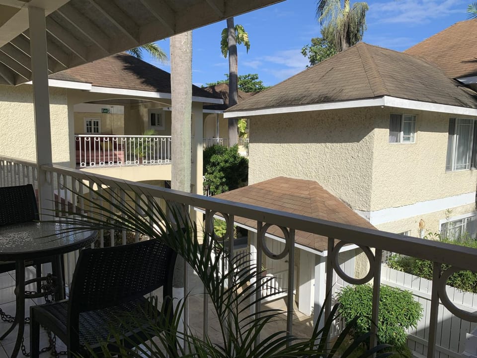 Family Comfort in Jamaica - Enjoy 7 miles of White Sand Beach! villa Villa in Negril