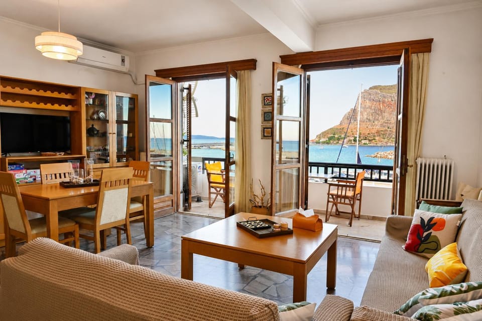 Living room, Sea view