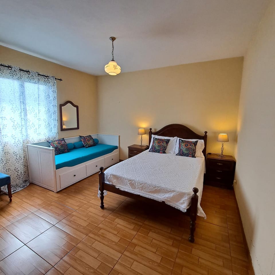Bed, Photo of the whole room, Bedroom, Family