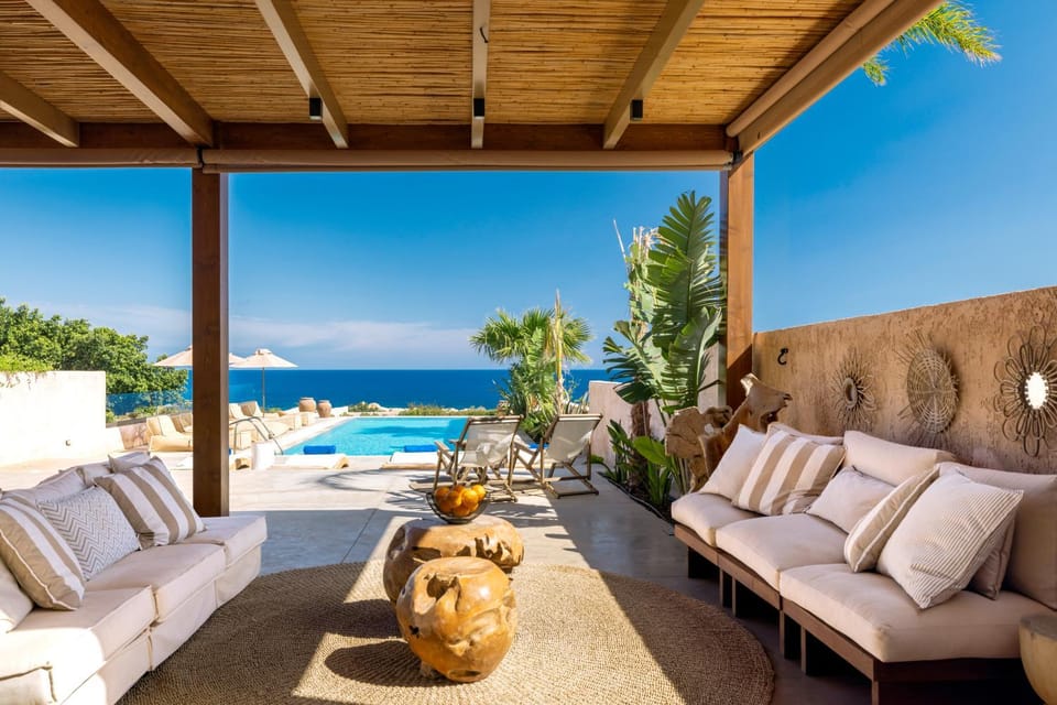 Day, View (from property/room), Balcony/Terrace, Living room, Seating area, Pool view, Sea view, Swimming pool, sunbed