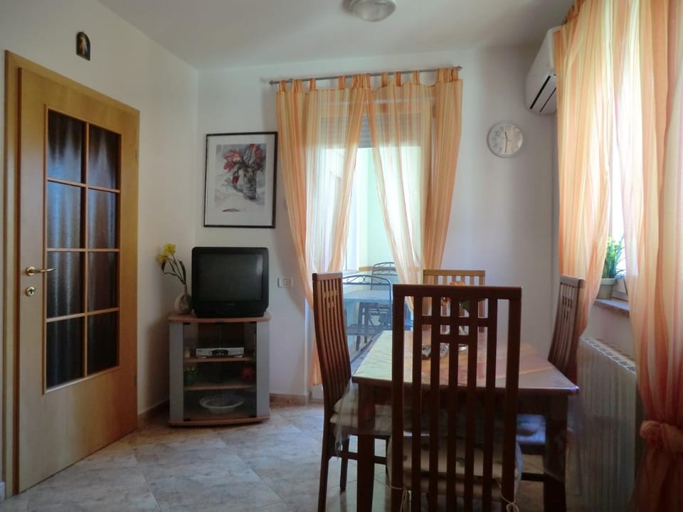TV and multimedia, Dining area