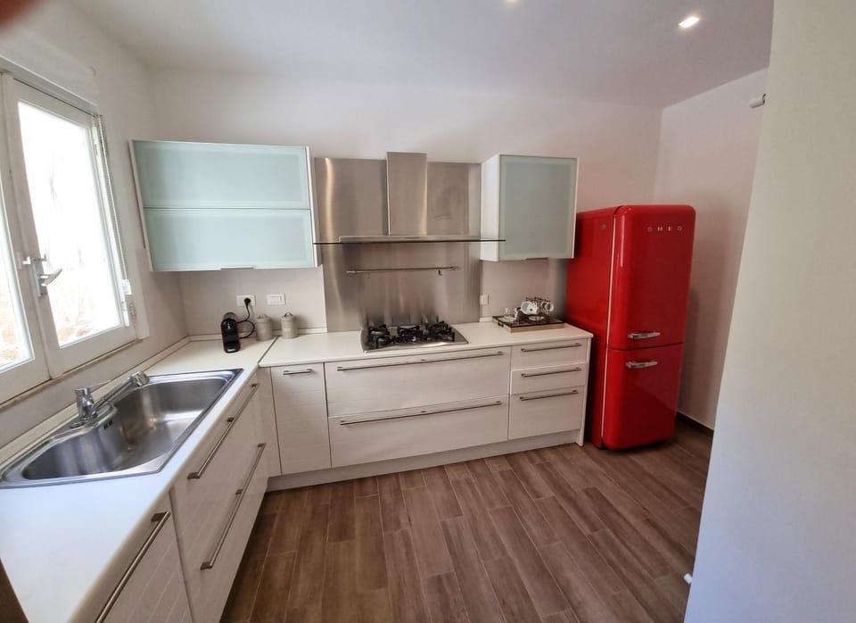 Kitchen or kitchenette, pet friendly, stove
