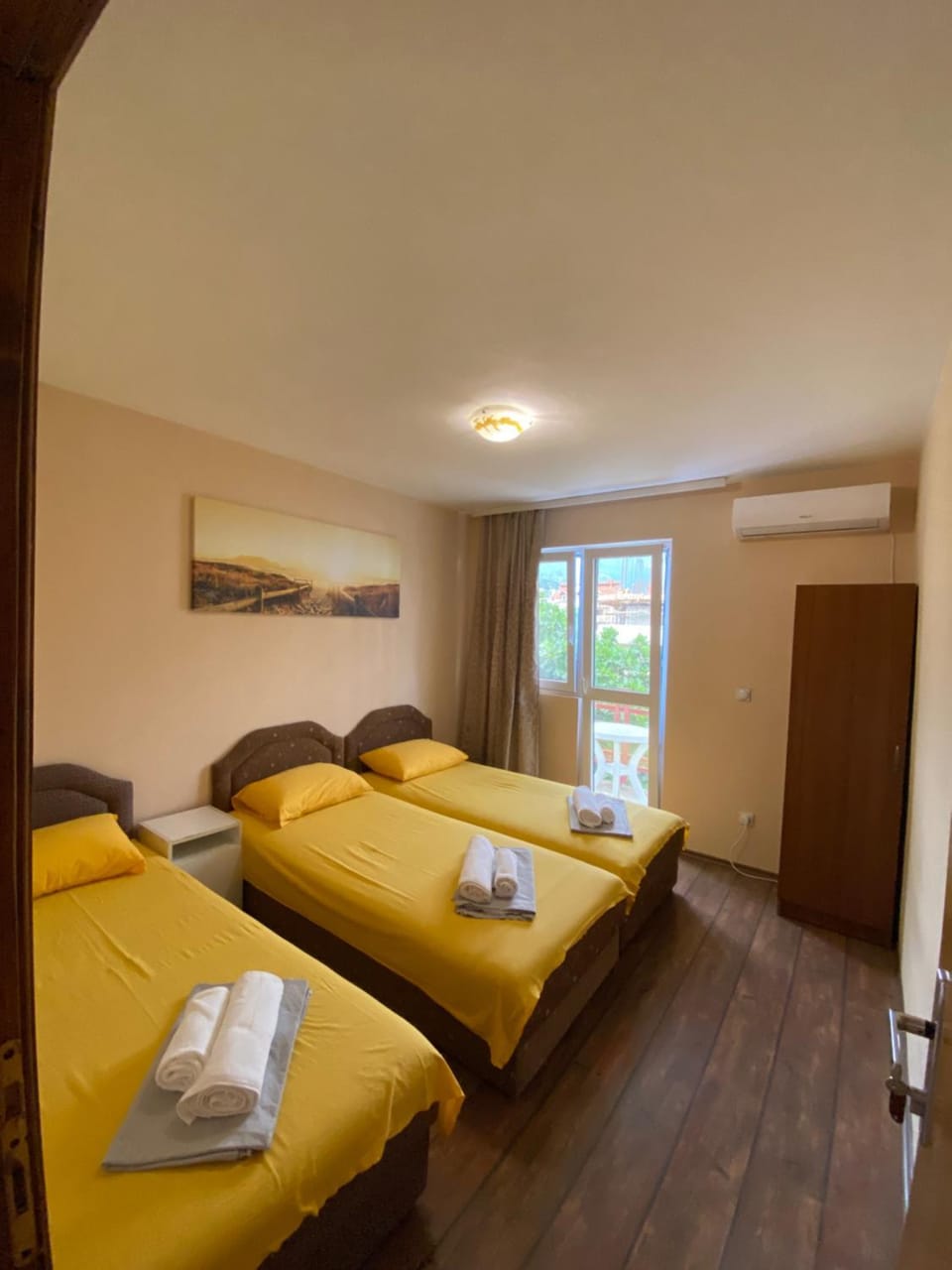 Bed, Photo of the whole room, towels, air conditioner