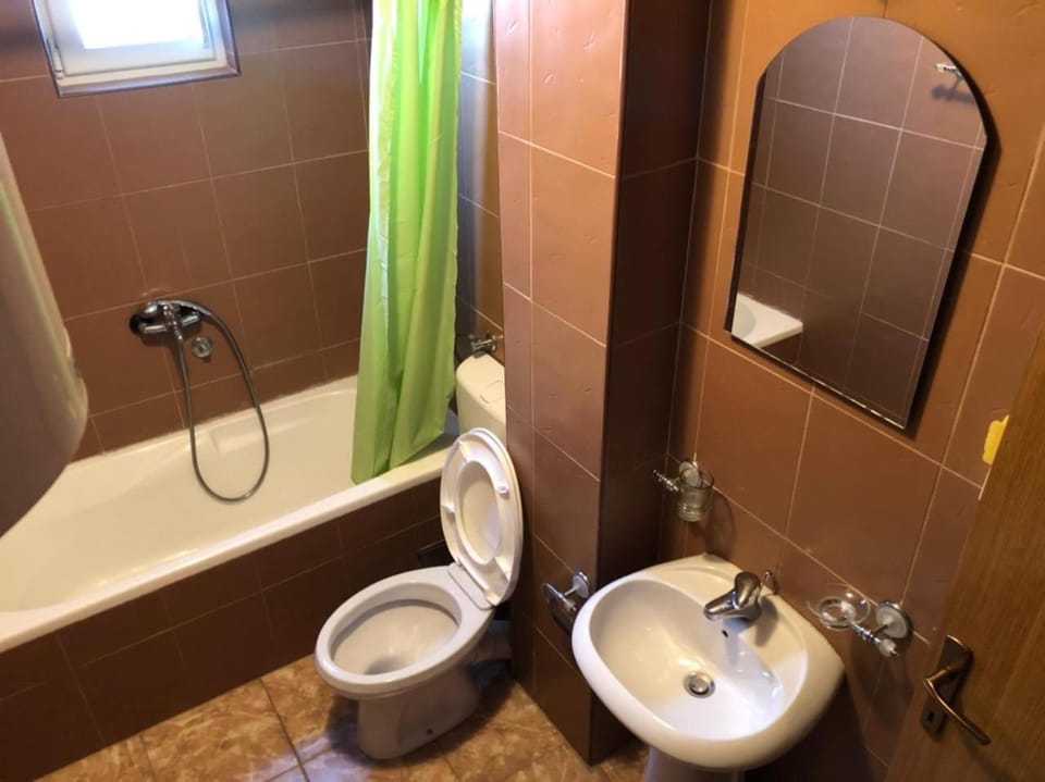 Bathroom, Bath, bidet, towels