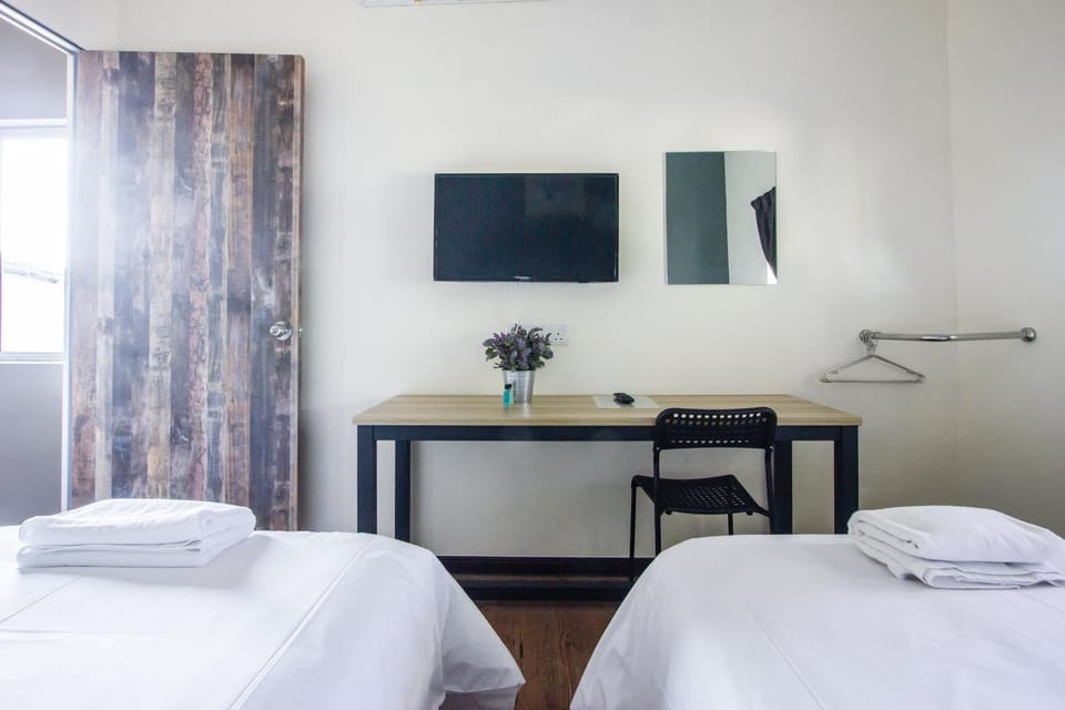 TV and multimedia, Photo of the whole room, Bedroom