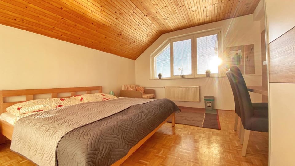 Photo of the whole room, Bedroom