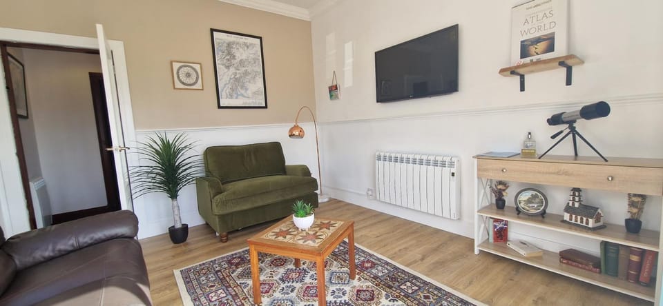 TV and multimedia, Living room, Seating area, internet