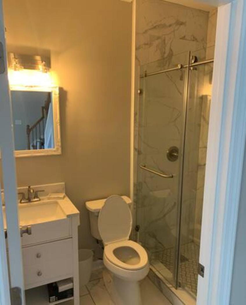 Atlanta Unit 1 Room 3 - Cheerful Private Bedroom & Bathroom Bed and Breakfast in Atlanta