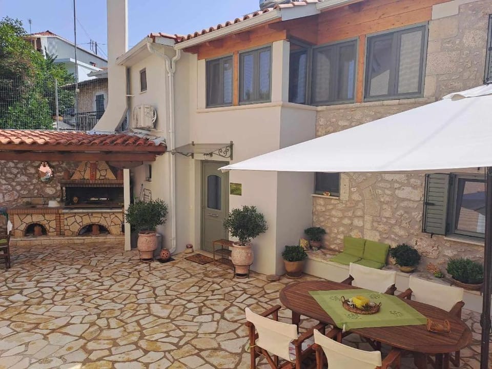 La casa di Bella a tradional stone house with barbecue House in Lefkada, Lefkada Municipality, Greece
