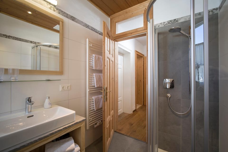 Shower, Toilet, Day, Bathroom, Photo of the whole room, On site