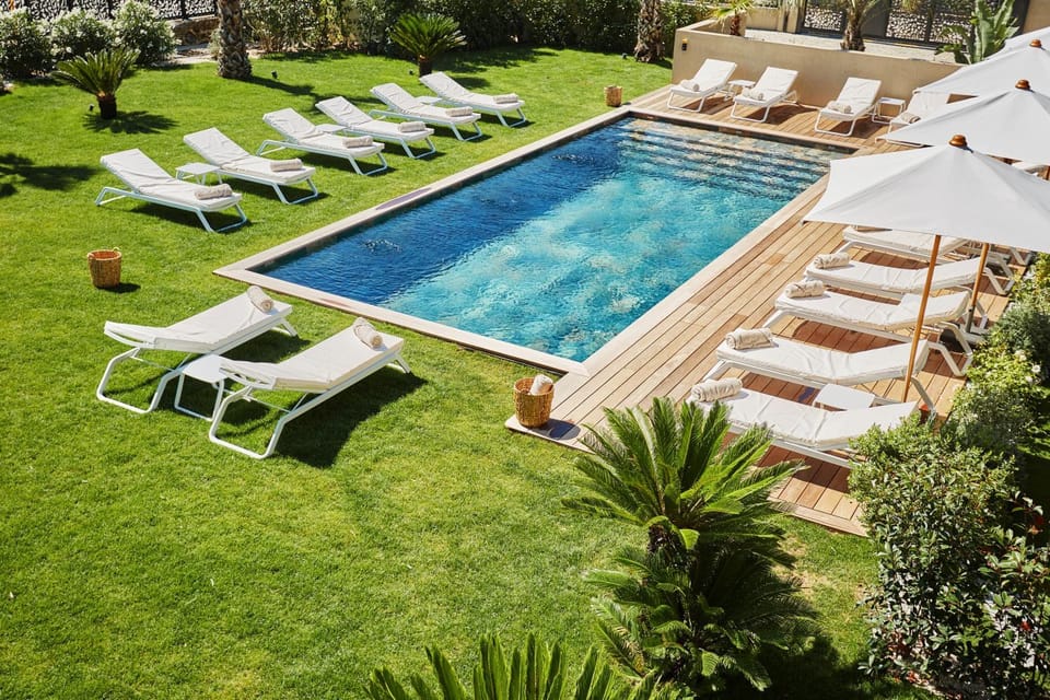 View (from property/room), Pool view, Swimming pool, Swimming pool