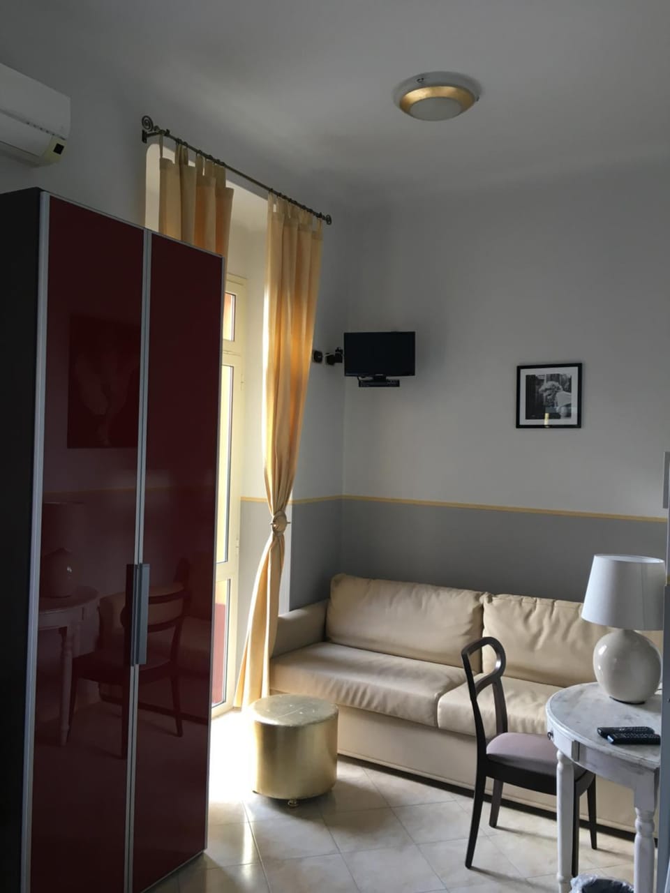 Photo of the whole room