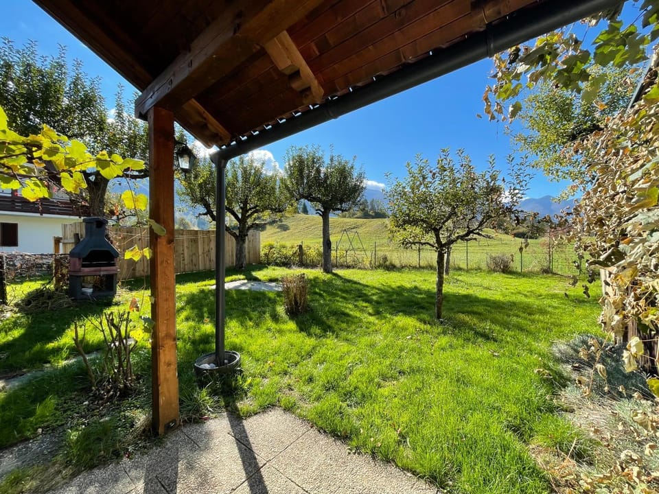 Property building, Spring, Day, Natural landscape, Garden, Balcony/Terrace, Garden view