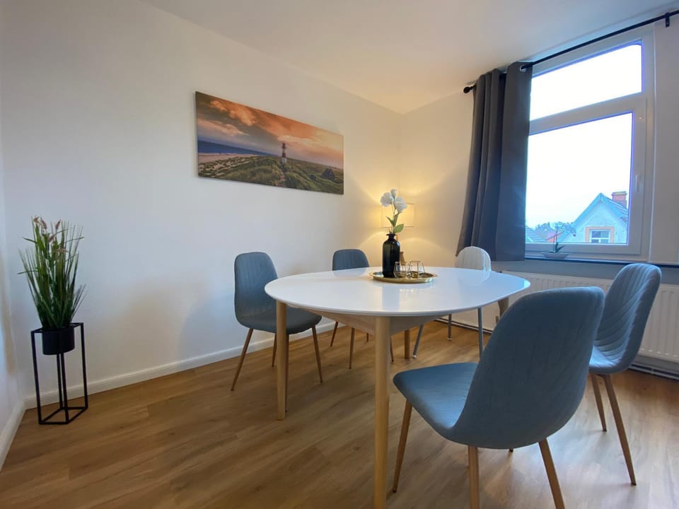 Charmante Altbauwohnung an der Kesselschleuse 3 Apartment in Emden