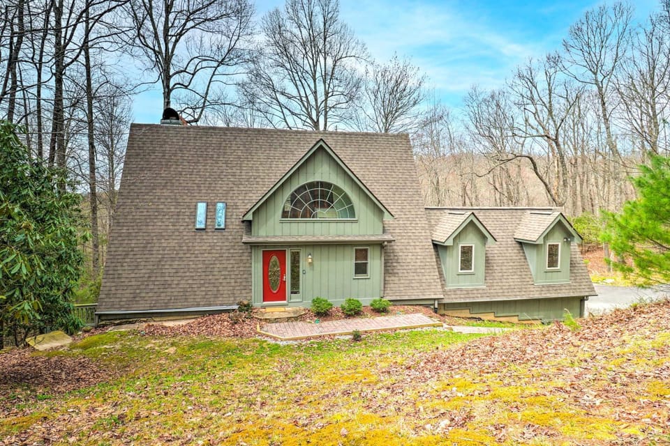 Amazing A-Frame w/ Private Hiking + Amenities House in Tennessee