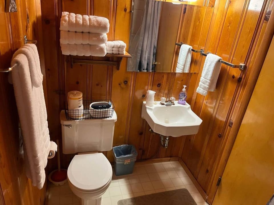 Bellamy's Ski Haus Chalet in Red River