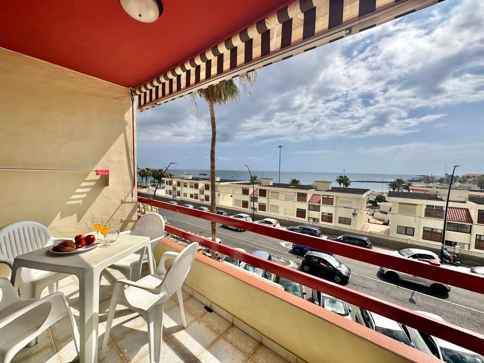View (from property/room), Balcony/Terrace, City view, Sea view