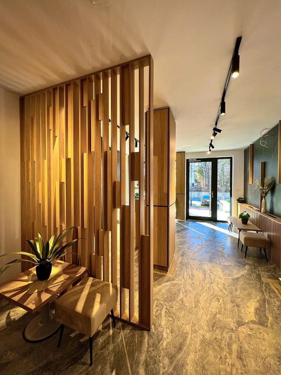 Seating area, Internal: Not applicable to any particular room
