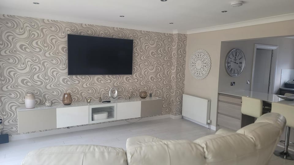 4 Private bedroom house with 3 parking spaces free Apartment in Perth