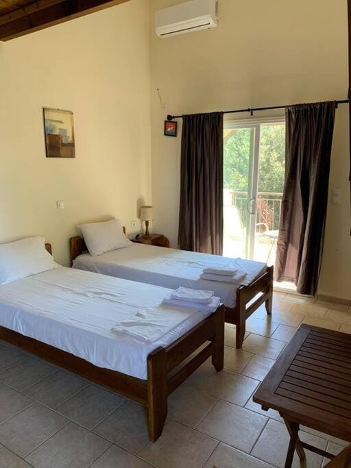 Despina Studios 4 beds with loft and kitchenette # 8 Apartment in Icaria