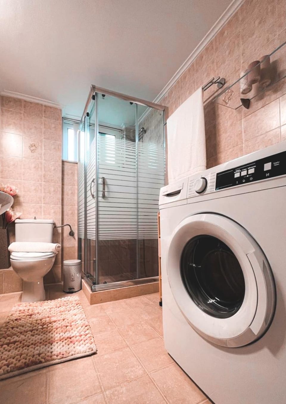 Shower, Bathroom, towels, washing machine