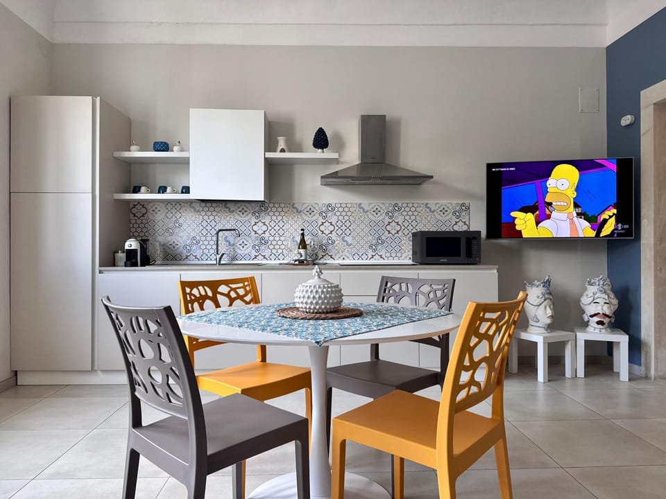 TV and multimedia, Kitchen or kitchenette, Living room, Dining area, oven, stove