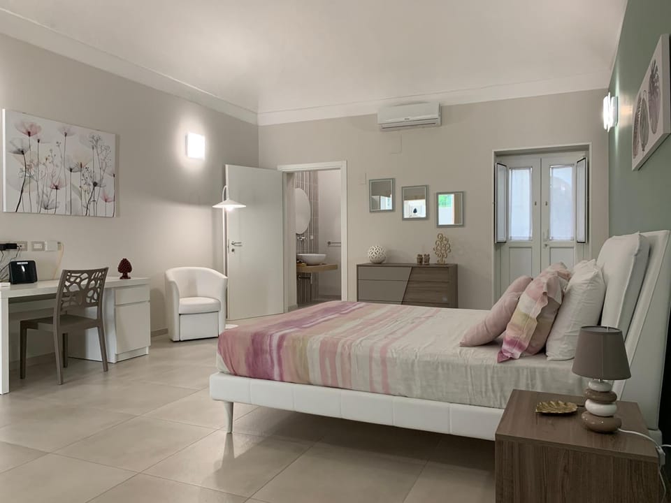 Bed, Bedroom, air conditioner