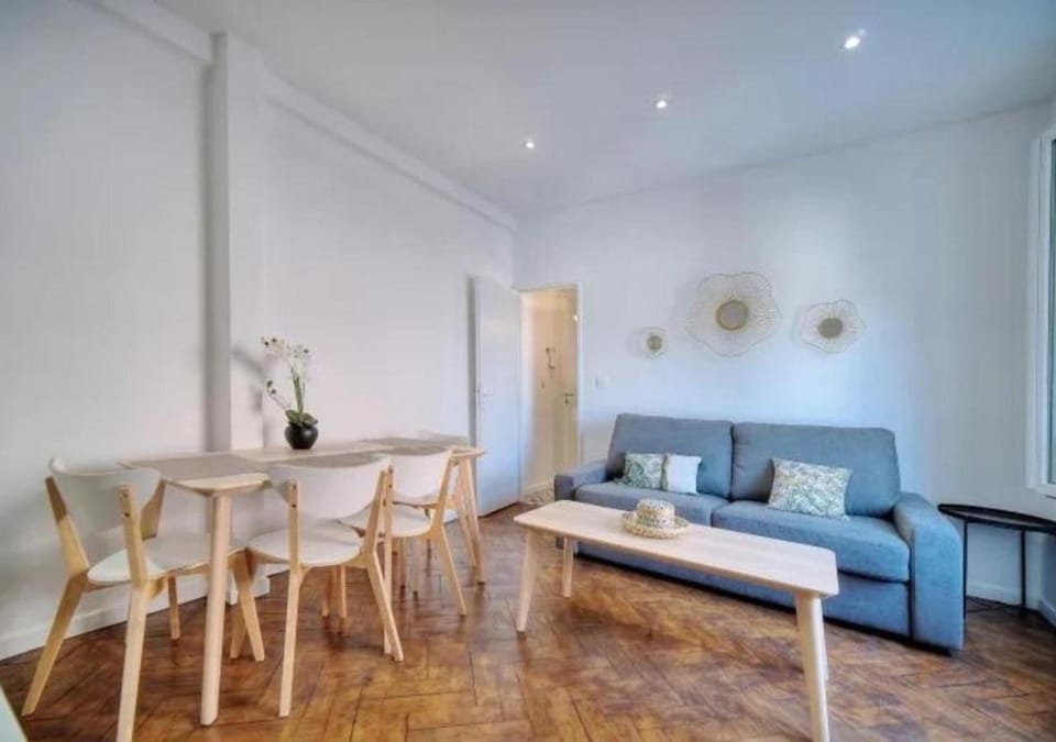 Living room, air conditioner