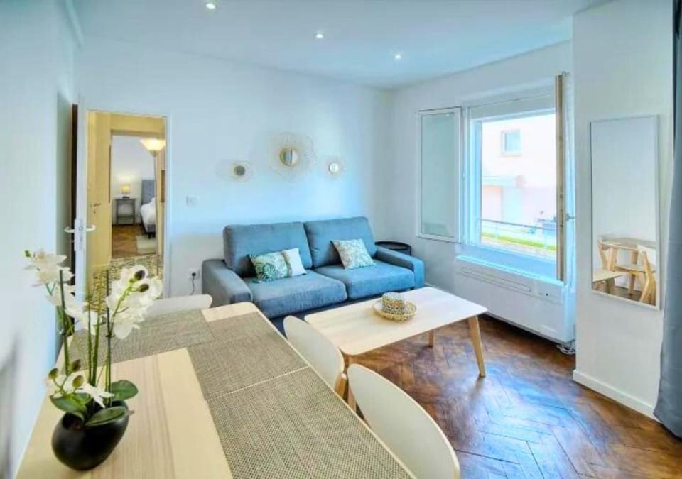 TV and multimedia, Living room, Dining area