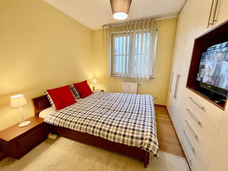 New HALA WiFi 70’TV Netflix HBO Max AppletTV+ Apartment in Warsaw