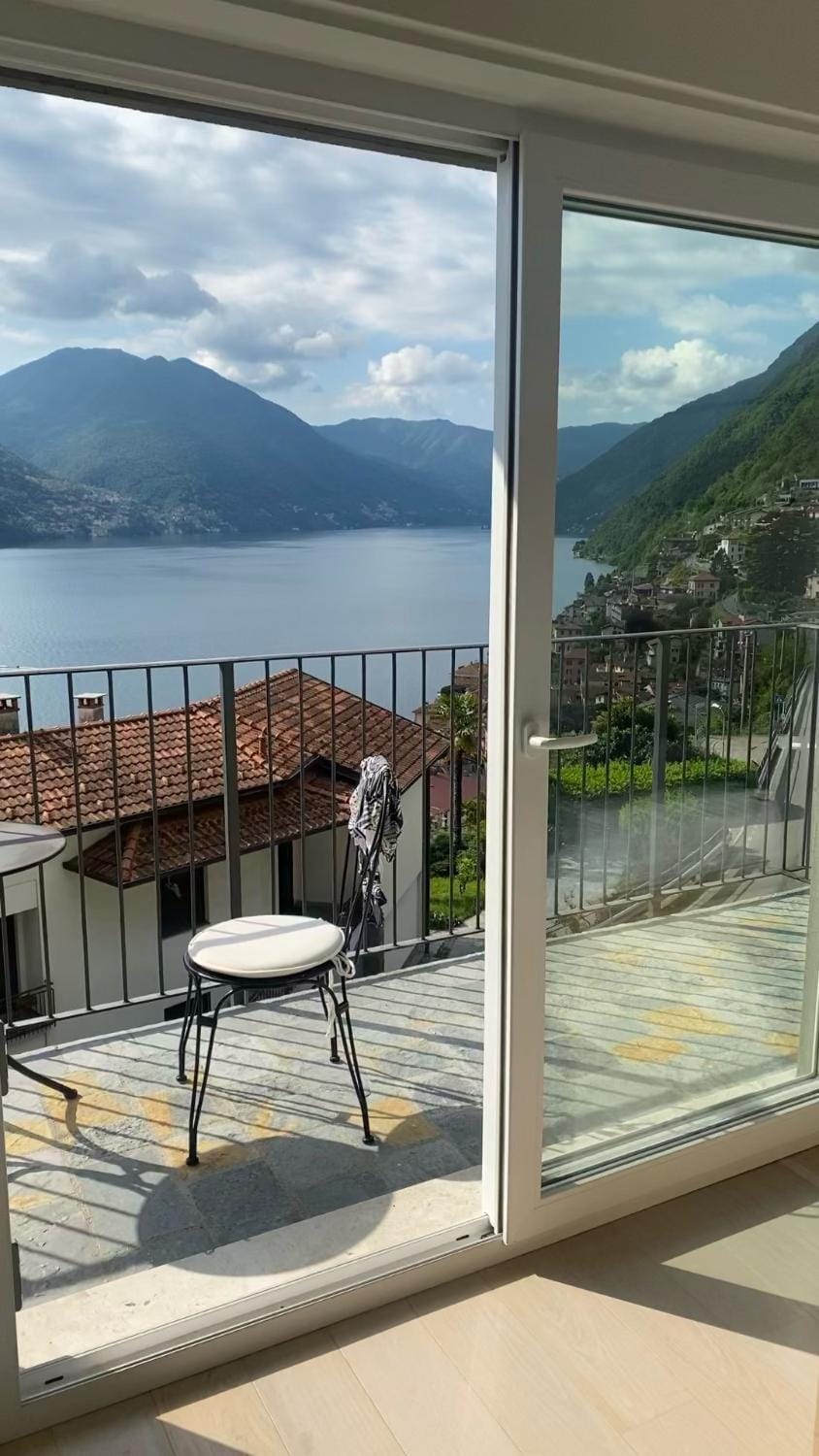 Balcony/Terrace, Lake view