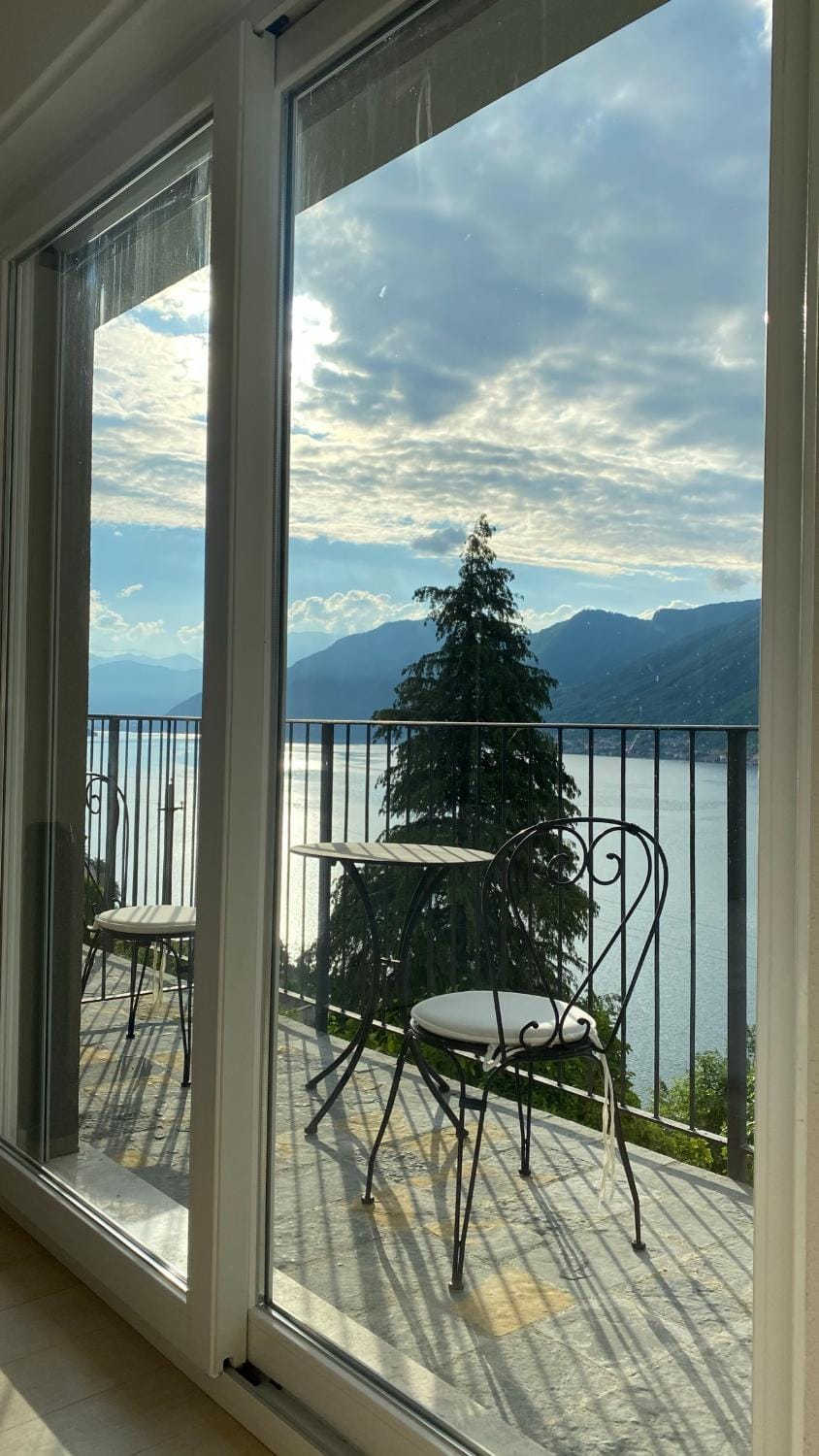Balcony/Terrace, Lake view