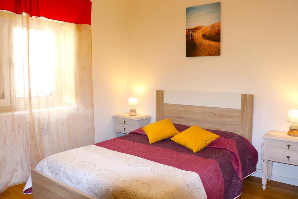 Bed, Photo of the whole room