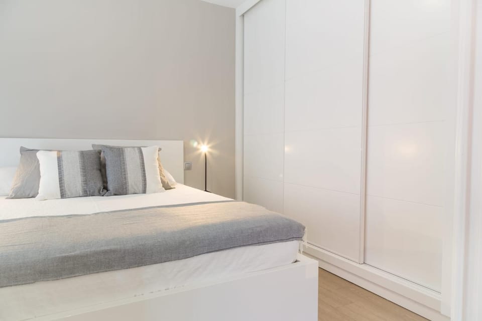 Bed, Photo of the whole room, Bedroom, wardrobe
