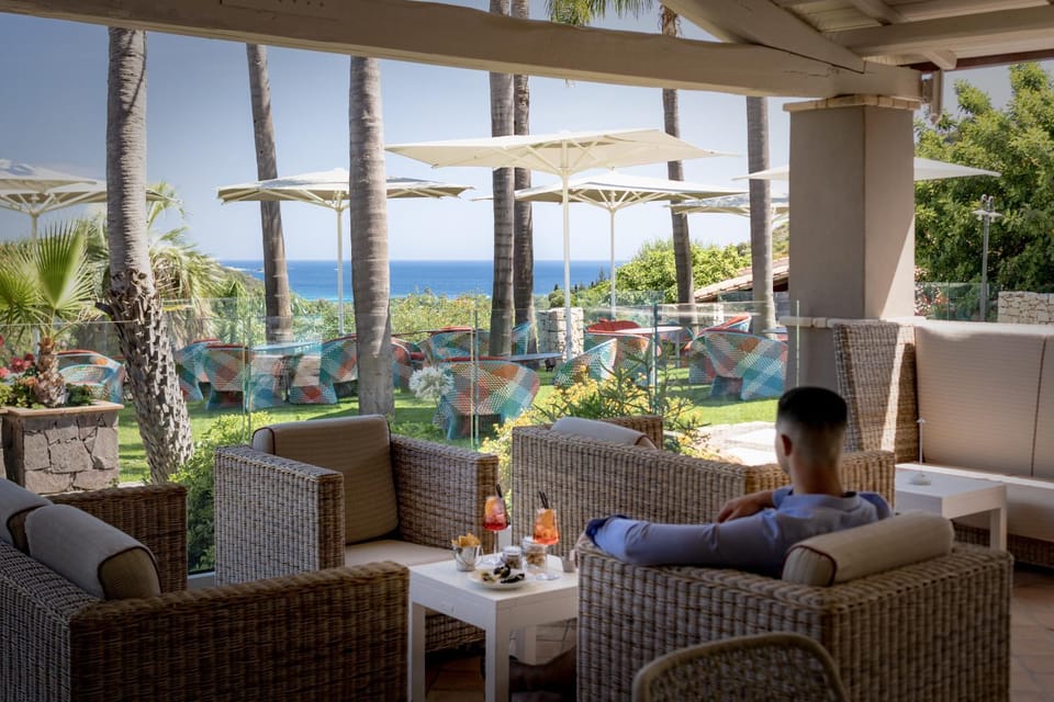 Restaurant/places to eat, Lounge or bar